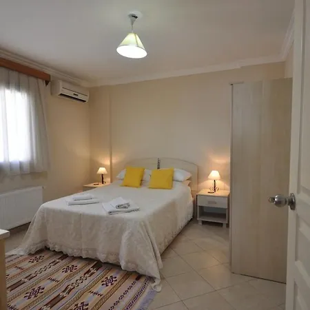 Sleeps 5 With Pool And Air Con 公寓 博德鲁姆