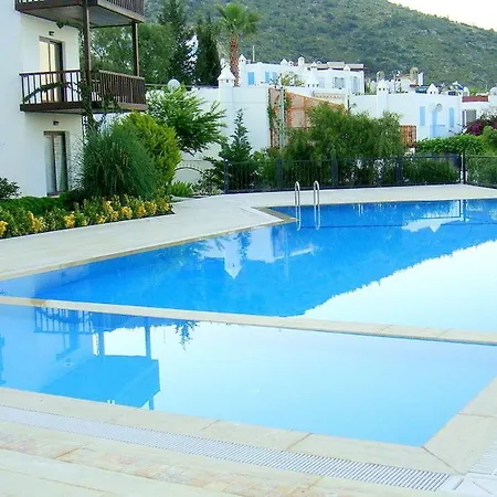 公寓 Sleeps 5 With Pool And Air Con 博德鲁姆