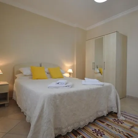 Sleeps 5 With Pool And Air Con * 博德鲁姆